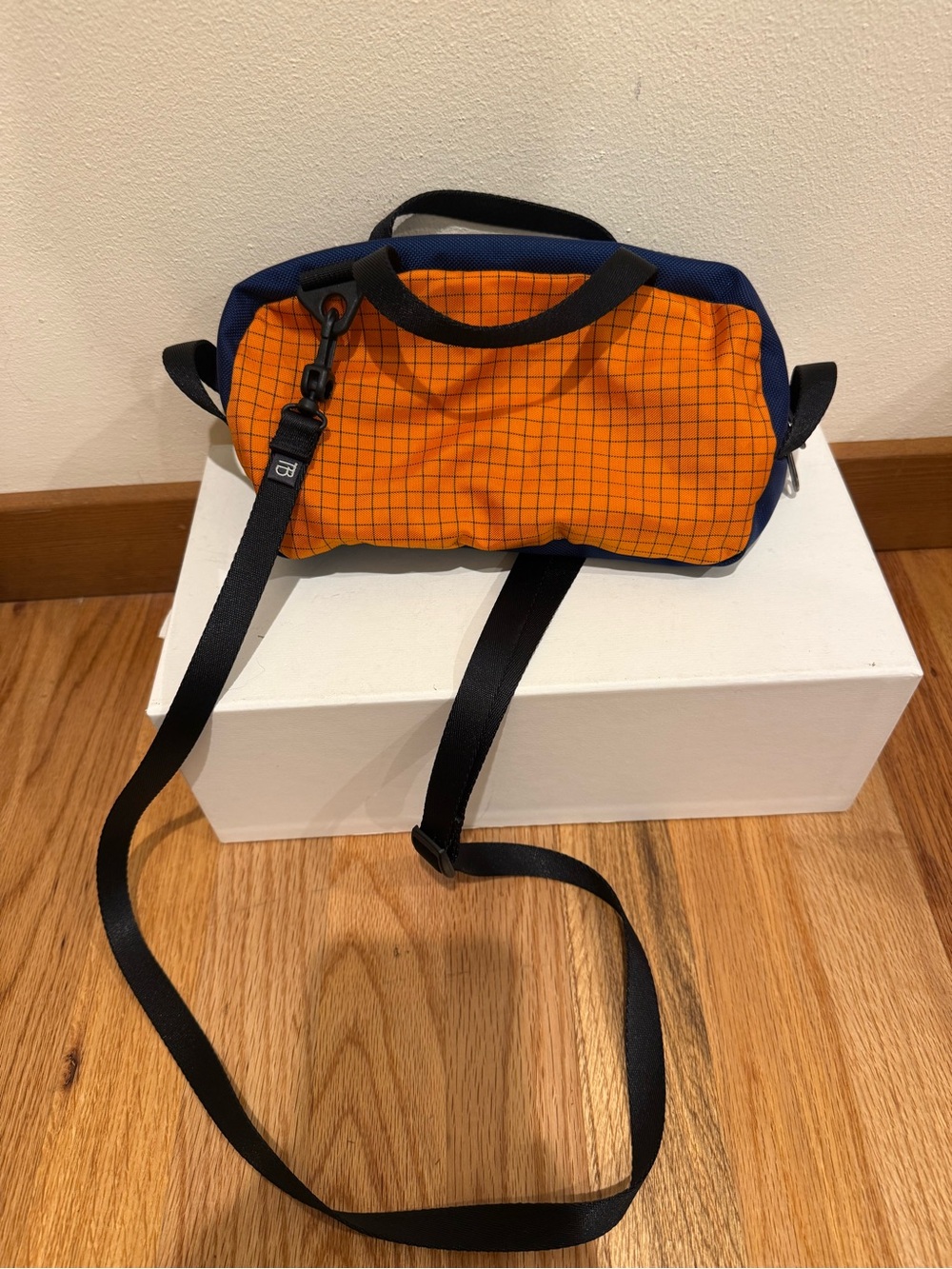 Tom Bihn Zest organizer pouch With Strap New Without Tag
